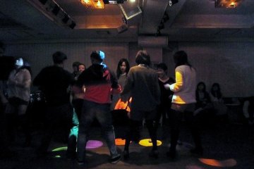 <p>Many foreigners living in Fukui get together here to enjoy dancing. Visitors welcome, too!</p>