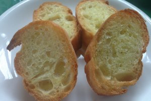 Garlic bread is an extra cost as a side dish, but is included with all lunch specials, and also is a part of the meal set addition for 650 yen, which along with the bread adds, bottomless salad, bottomless soft drinks, a cup of soup, and a cake slice