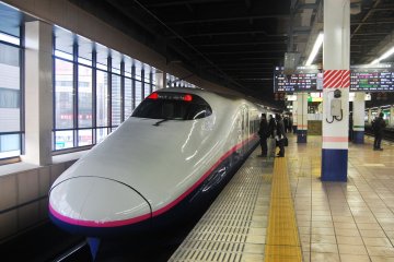 รถไฟชันคันอะซะมะเพิ่มาถึงสถานีโอมิยะ