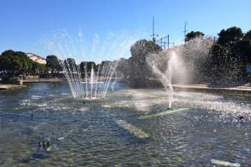 <p>The dancing water fountain show at Mikasa Park</p>