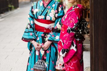 Models wearing kimonos rented from Yume Kyoto in Gion, Kyoto