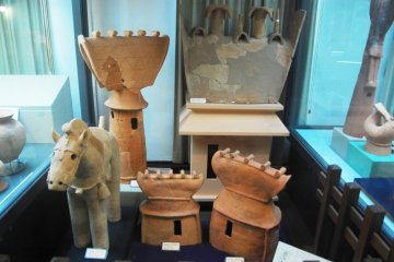 <p>House and horse form of Haniwa</p>