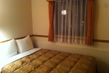 <p>ห้องพักเตียงเดี่ยวบางห้องมีเตียงใหญ่ด้วย</p>
