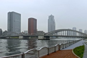 <p>Morning&nbsp;view from the sidewalk of&nbsp;Sumida River</p>
