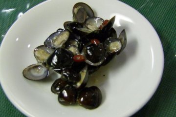 Taiwanese baby clams are best eaten in winter. The Corbiculae retains energy in cold water, and its meat grows thick and tasty in the winter.
