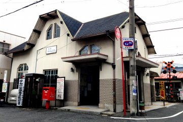 <p>Relive the roaring twenties at Takojizo Station, a tribute to Taisho chic</p>