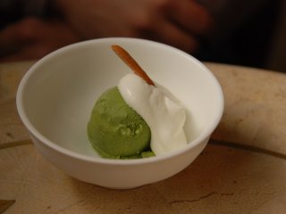 Es krim green tea untuk hidangan penutup
