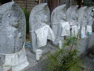 Statues to pray to for an easy childbirth