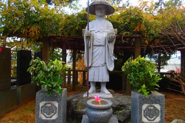 <p>Statue paying tribute to Kobo Daishi</p>