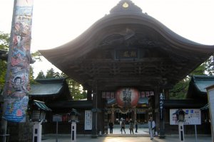 The lantern&nbsp;gate for Takekoma Inari. There are two entrances to the shrine, the east approach will take you through this gate.