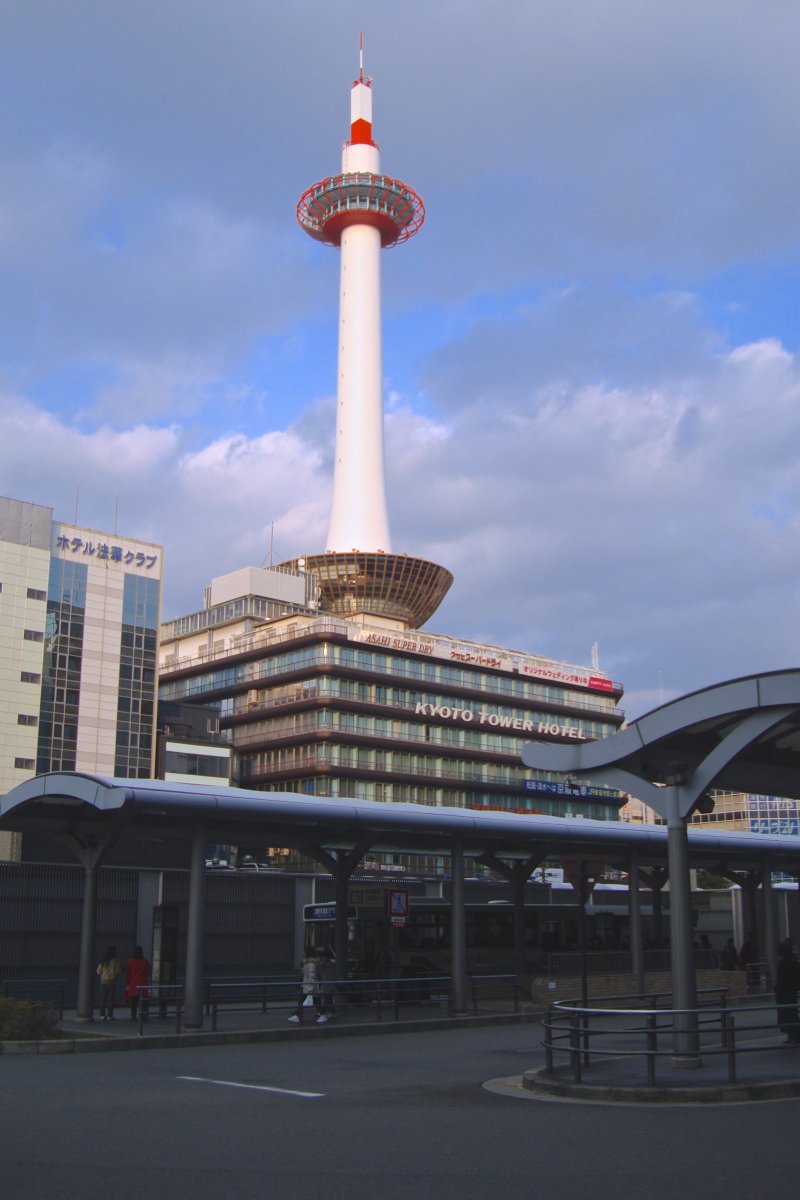 <p>The tallest standing structure in Kyoto, Kyoto Tower, stands just opposite&nbsp;JR Kyoto station. It serves as an observation tower and&nbsp;hosts a 3-star hotel.</p>