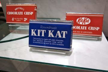 <p>Original packaging of the Kit Kat bar</p>