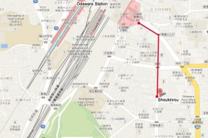 แผนที่มายังร้านโชคินโระ ซึ่งอยู่ระหว่างทางเดินจากสถานีโอดาวาระมายังปราสาทโอดาวาระ