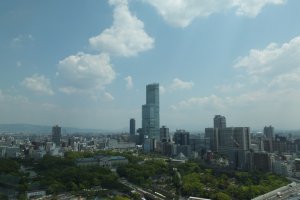 มองเห็นตึก Abeno Harukas อาคารทึ่สูงที่สุดในญี่ปุ่นได้อย่างชัดเจน