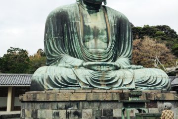 <p>วัดพระใหญ่ไดบุตสึ (The Great Buddha of Kamamura) สร้างด้วยสำริดความสูง 13.35 เมตร เป็นพระอมิตตาพุทธ เนียวไร เปิดให้ชมได้ตั้งแต่ 07.00 จนถึง 16.30 ผู้ใหญ่เสียค่าเข้าชม 300 円 เด็กเสียค่าเข้าชม 150 円 ค่าเข้าชมพระไดบุตสึด้านใน 20 円</p>