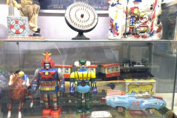 <p>More vintage toys.&nbsp;</p>