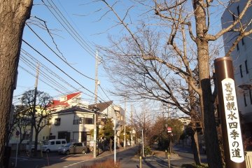 <p>Путь от станции Шинсуи Шики но Мичи</p>