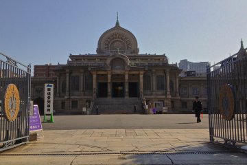 <p>The present temple was reconstructed in 1934, post the Great Kanto Earthquake, and that&#39;s when it got its Indian-style architecture.&nbsp;</p>