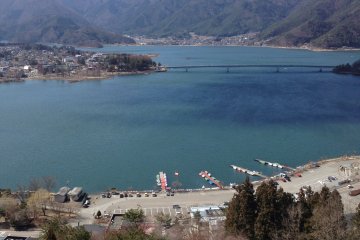 <p>ทะเลสาบคาวากุจิในมุมสูง</p>