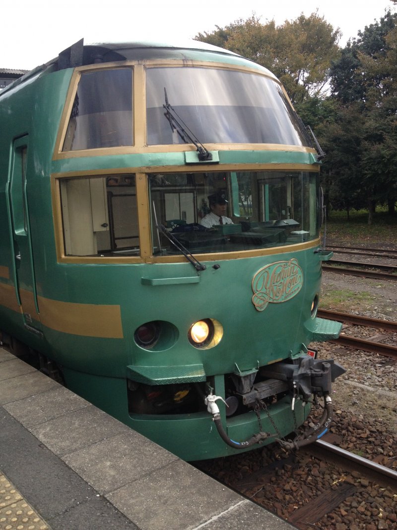 <p>Yufuin no mori รถไฟน่ารัก สีเขียวสดใส</p>