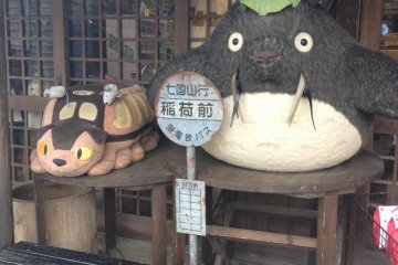 <p>ร้านขายของ Ghibli Studio</p>