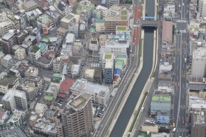 สีสันของตึกรามบ้านช่อง ถนน และแม่น้ำ ในเมืองหลวงของญี่ปุ่น