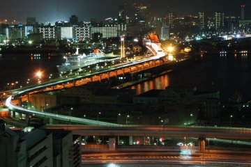 <p>Night-time view of the Kobe Ohashi&nbsp;from the Kobe Municipal Building</p>