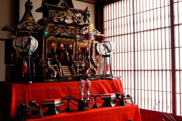 <p>Large and ornate Hinamatsuri display</p>