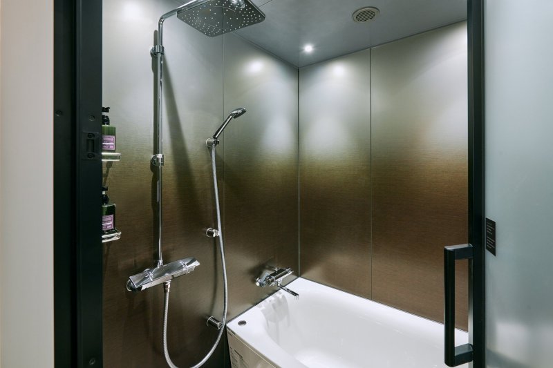 Every room is provided with a rain shower, Deluxe Twin and Superior Twin rooms contain a bath tub.