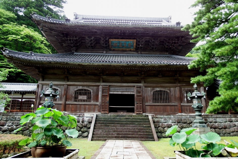 Front view of 'Butsuden (Buddha Hall)'